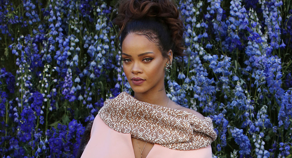 Rihanna’nın Bekaretini Geri Getirmenin Yolu Aranıyor