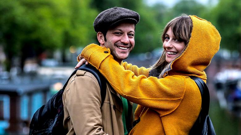 dunyanin-en-guzel-kokusu-devam-halkasiyla-yeniden-beyaz-perdeye-geliyor-dunyanin-en-guzel-kokusu-2_780x438